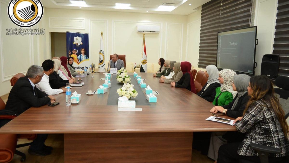 FB IMG 1782752661646 جامعة أسيوط الأهلية تفتح أبواب التوظيف جامعة أسيوط الأهلية تفتح أبواب التوظيف.. مقابلات عمل لطلاب الألسن مع مدارس "فرست الدولية" موقع في الجامعة