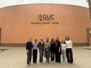 باحثات من جامعة برلين الحرة يجرين أبحاثًا متقدمة بمعامل صيدلة الجامعة الألمانية بالقاهرة 3 باحثات من جامعة برلين الحرة يجرين أبحاثًا متقدمة بمعامل صيدلة الجامعة الألمانية بالقاهرة