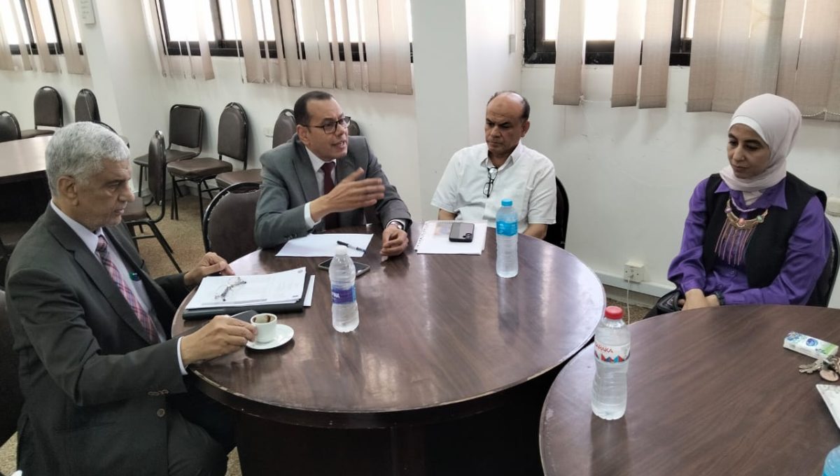 جامعة قناة السويس تكثف استعداداتها لتجديد اعتماد كلية الطب