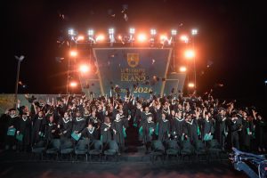 تتويجاً لـ 8 سنوات من التميز.. جامعة "الأمير إدوارد بالقاهرة" تحتفل بتخريج دفعة 2026| صور 2 تتويجاً لـ 8 سنوات من التميز.. جامعة "الأمير إدوارد بالقاهرة" تحتفل بتخريج دفعة 2026