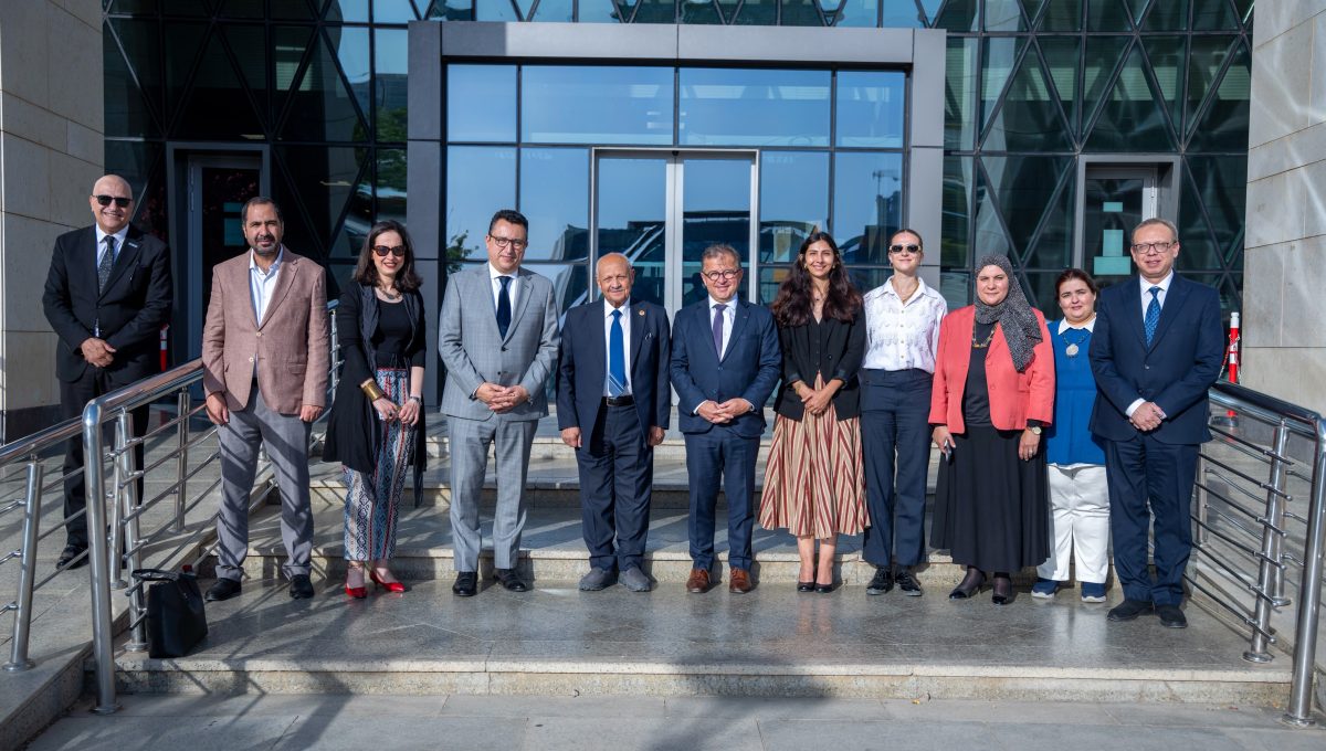 جامعة مصر للمعلوماتية تبحث تفعيل اتفاق تعاون مع جامعة سيزي الفرنسية وبرامج تبادل طلابي