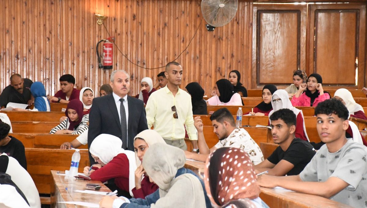 رئيس جامعة قناة السويس: توفير بيئة امتحانية آمنة ومنضبطة لطلاب المعهد الفني للتمريض