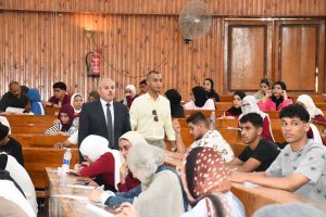 رئيس جامعة قناة السويس: توفير بيئة امتحانية آمنة ومنضبطة لطلاب المعهد الفني للتمريض