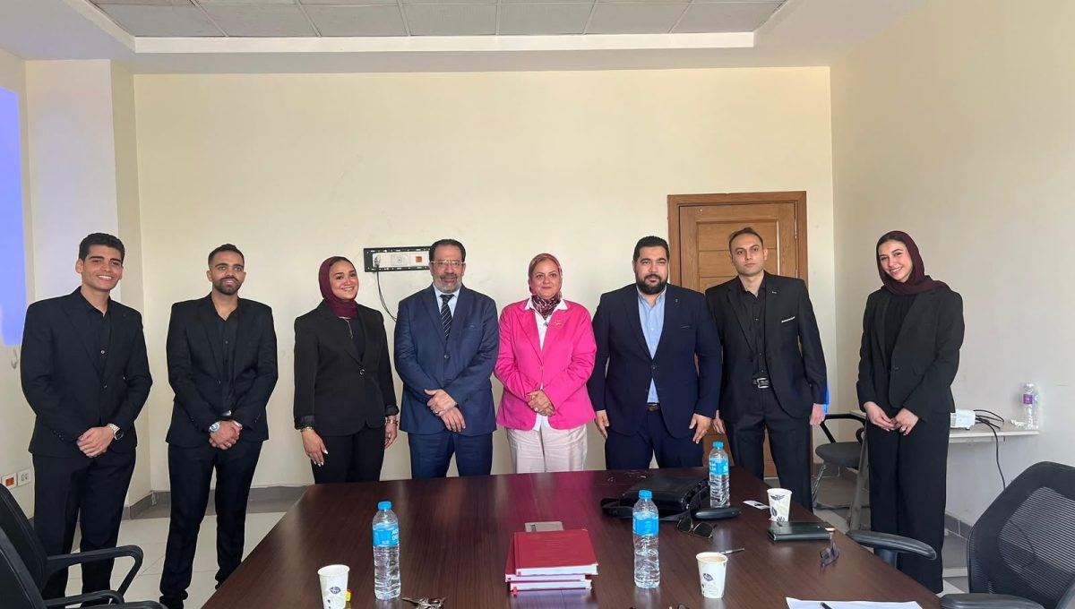 طلاب برنامج BIDT بكلية التجارة جامعة حلوان الأهلية يطورون منصة "Torida" 