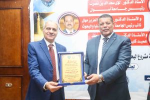 IMG 20260622 WA0155 رئيس جامعة أسوان يشهد مناقشات الماجستير المهني رئيس جامعة أسوان يشهد مناقشات الماجستير المهني.. وأبحاث تطبيقية تربط البحث العلمي بالتنمية موقع في الجامعة