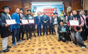 رئيس جامعة أسوان يشهد مناقشات الماجستير المهني
