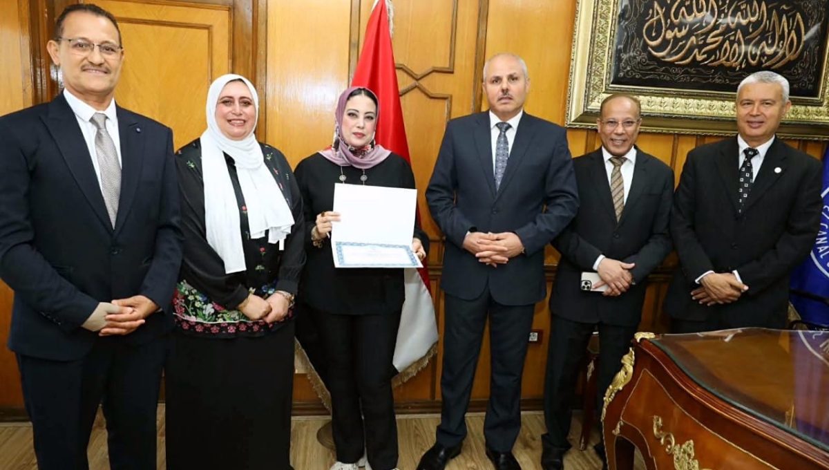 IMG 20260626 WA0046 رئيس جامعة قناة السويس رئيس جامعة قناة السويس: الاستثمار في الكفاءات العلمية أساس تطوير الأداء المؤسسي موقع في الجامعة