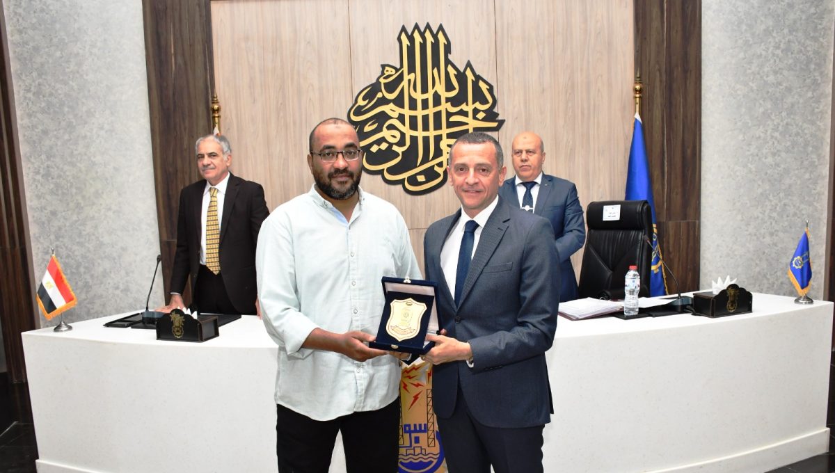 رئيس جامعة أسوان يشدد على أهمية تكامل مؤسسات الدولة 