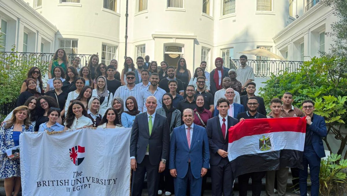 الجامعة البريطانية تنظم برنامجًا صيفيًا لطلابها بالمملكة المتحدة وتلتقي سفير مصر في لندن