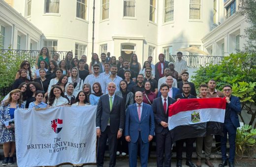 الجامعة البريطانية تنظم برنامجًا صيفيًا لطلابها بالمملكة المتحدة وتلتقي سفير مصر في لندن
