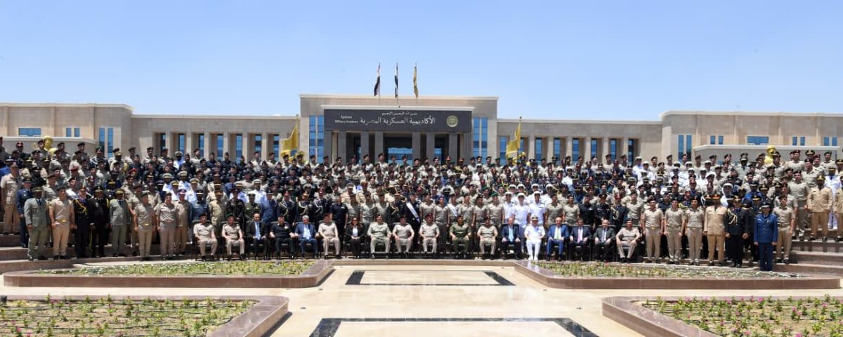 IMG 20260628 WA0049 حفل تخرج دفعات جديدة من الأكاديمية العسكرية وزير الدفاع يشهد حفل تخرج دفعات جديدة من الأكاديمية العسكرية للدراسات العليا والإستراتيجية موقع في الجامعة