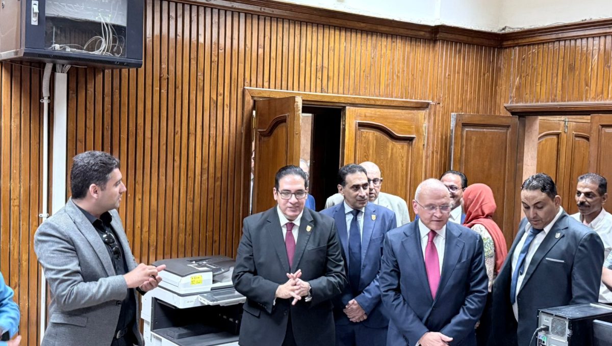عميد حقوق القاهرة: المشروعات الرقمية الجديدة تقضي على البيروقراطية 