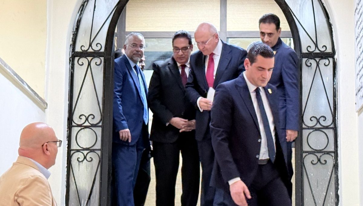 جامعة القاهرة تطلق منظومة التحول الرقمي بكلية الحقوق 