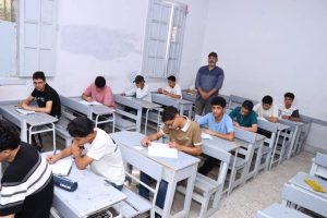IMG 1273 طلاب الشهادة الإعدادية بدمياط 148 لجنة تستقبل طلاب الشهادة الإعدادية بدمياط اليوم.. والمحافظ يتابع سير الامتحانات موقع في الجامعة