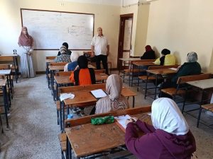 IMG 1279 طلاب الإعدادية بالغربية 421 لجنة تستقبل طلاب الإعدادية بالغربية.. والمحافظ يؤكد انتظام الامتحانات موقع في الجامعة