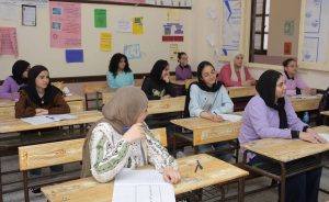 IMG 1289 امتحانات الشهادة الإعدادية 14300 طالب يؤدون امتحانات الشهادة الإعدادية داخل 66 لجنة ببورسعيد.. والمحافظ يتابع سير اللجان موقع في الجامعة