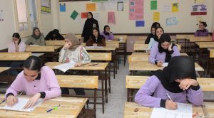 IMG 1291 امتحانات الشهادة الإعدادية 14300 طالب يؤدون امتحانات الشهادة الإعدادية داخل 66 لجنة ببورسعيد.. والمحافظ يتابع سير اللجان موقع في الجامعة
