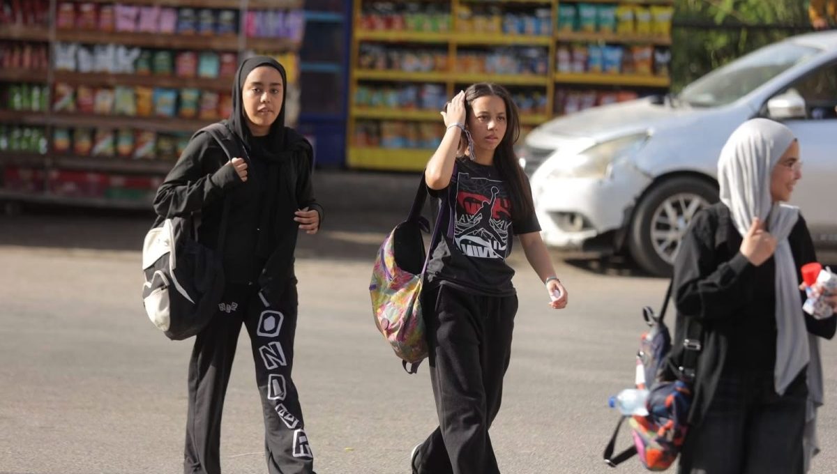 IMG 1308 امتحانات الشهادة الإعدادية بأسوان أكثر من 30 ألف طالب يؤدون امتحانات الشهادة الإعدادية بأسوان اليوم موقع في الجامعة