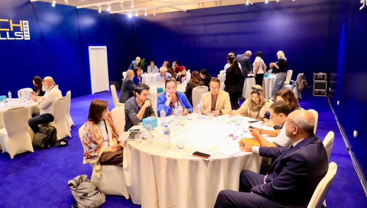 IMG 1416 منتدى التعليم التقني والمهني الوفود المشاركة في منتدى التعليم التقني والمهني: المنتدى منصة للتعاون وتبادل الرؤى التعليمية موقع في الجامعة