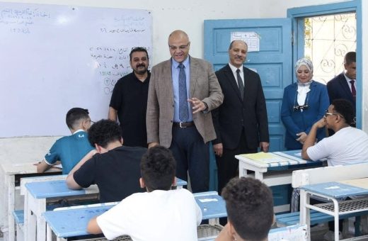IMG 1547 الوادي الجديد يوجه طلاب الإعدادية 111 ألف طالب يؤدون امتحانات الإعدادية بالإسكندرية.. والمحافظ يؤكد: توفير بيئة آمنة وهادئة للطلاب أولوية موقع في الجامعة