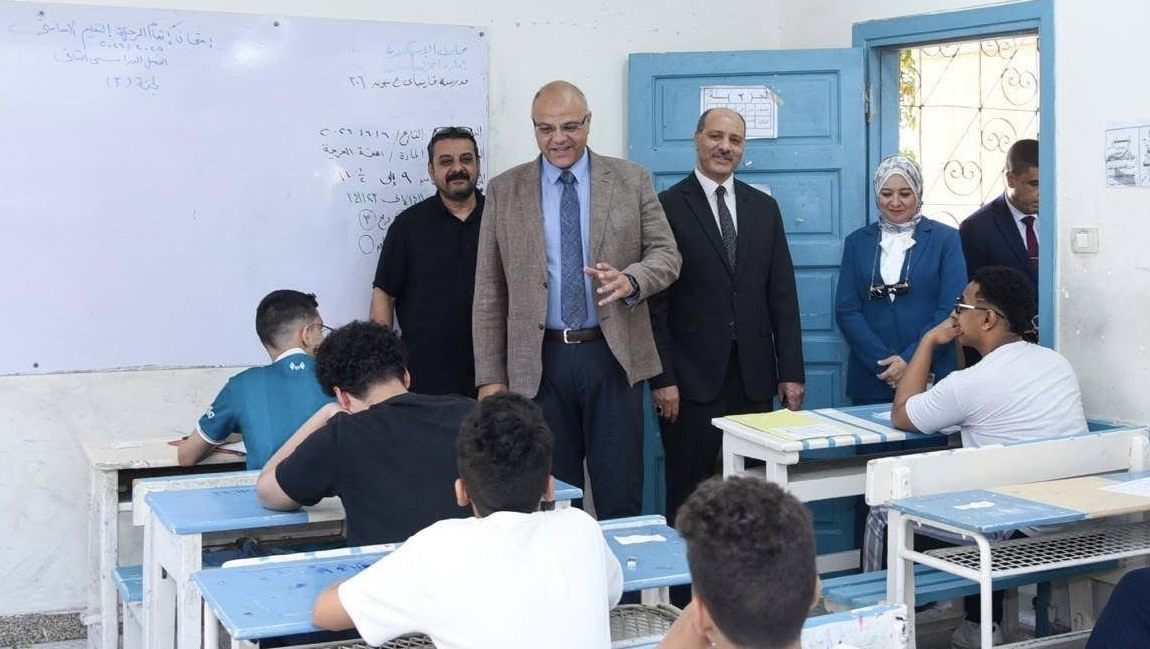 IMG 1547 امتحانات الإعدادية بالإسكندرية 111 ألف طالب يؤدون امتحانات الإعدادية بالإسكندرية.. والمحافظ يؤكد: توفير بيئة آمنة وهادئة للطلاب أولوية موقع في الجامعة