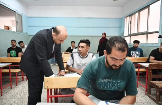 IMG 1667 محافظ الغربية يتفقد لجان الدبلومات محافظ الغربية يتفقد لجان الدبلومات الفنية بطنطا ويؤكد: تهيئة الأجواء أولوية للطلاب موقع في الجامعة