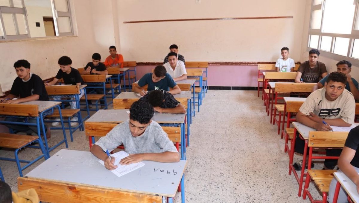 IMG 1687 2 طلاب الإعدادية بالقاهرة طلاب الإعدادية بالقاهرة يؤدون امتحان اللغة الأجنبية اليوم.. ومتابعة مستمرة من التعليم موقع في الجامعة