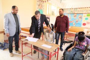 IMG 1768 امتحانات الشهادة الإعدادية تعليم الوادي الجديد يشدد على الانضباط داخل لجان امتحانات الشهادة الإعدادية.. وقناوي يؤكد: لا تهاون مع محاولات الغش موقع في الجامعة