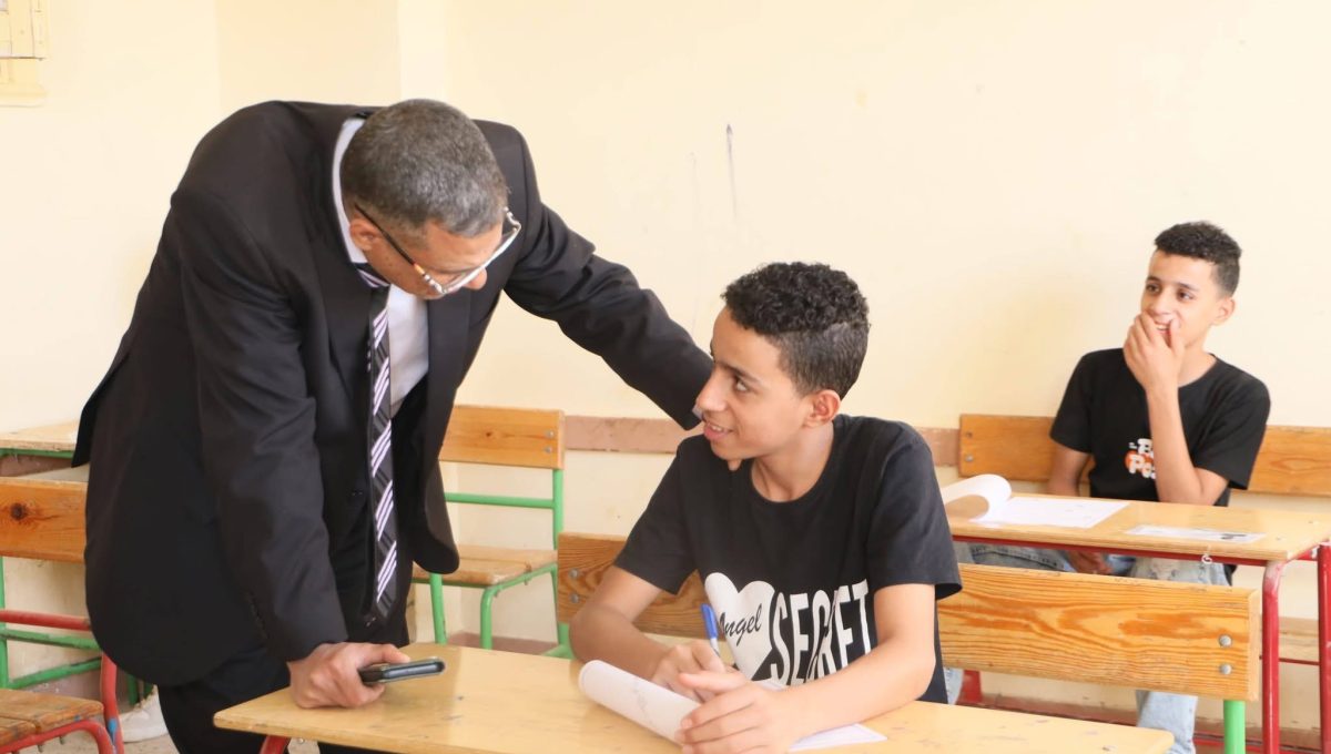 IMG 1770 امتحانات الشهادة الإعدادية تعليم الوادي الجديد يشدد على الانضباط داخل لجان امتحانات الشهادة الإعدادية.. وقناوي يؤكد: لا تهاون مع محاولات الغش موقع في الجامعة