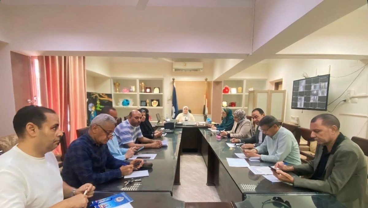 IMG 1877 امتحان العلوم للشهادة الإعدادية وكيل تعليم السويس: انتظام امتحان العلوم للشهادة الإعدادية دون أي معوقات داخل اللجان موقع في الجامعة