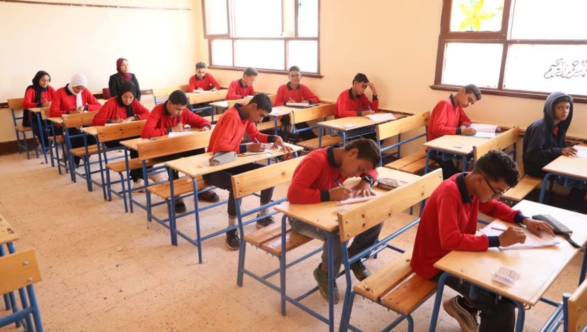 IMG 1924 طلاب الإعدادية يختتمون الامتحانات مدير تعليم الوادي الجديد: طلاب الإعدادية يختتمون الامتحانات في أجواء هادئة بمادة العلوم موقع في الجامعة