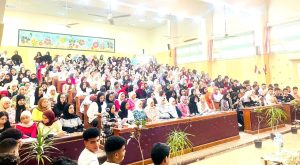 بحضور قيادات التعليم والطلاب.. القوافل التعليمية تقدم مراجعات مكثفة لطلاب الثانوية بالإسكندرية 3 IMG 2305 القوافل التعليمية بحضور قيادات التعليم والطلاب.. القوافل التعليمية تقدم مراجعات مكثفة لطلاب الثانوية بالإسكندرية موقع في الجامعة