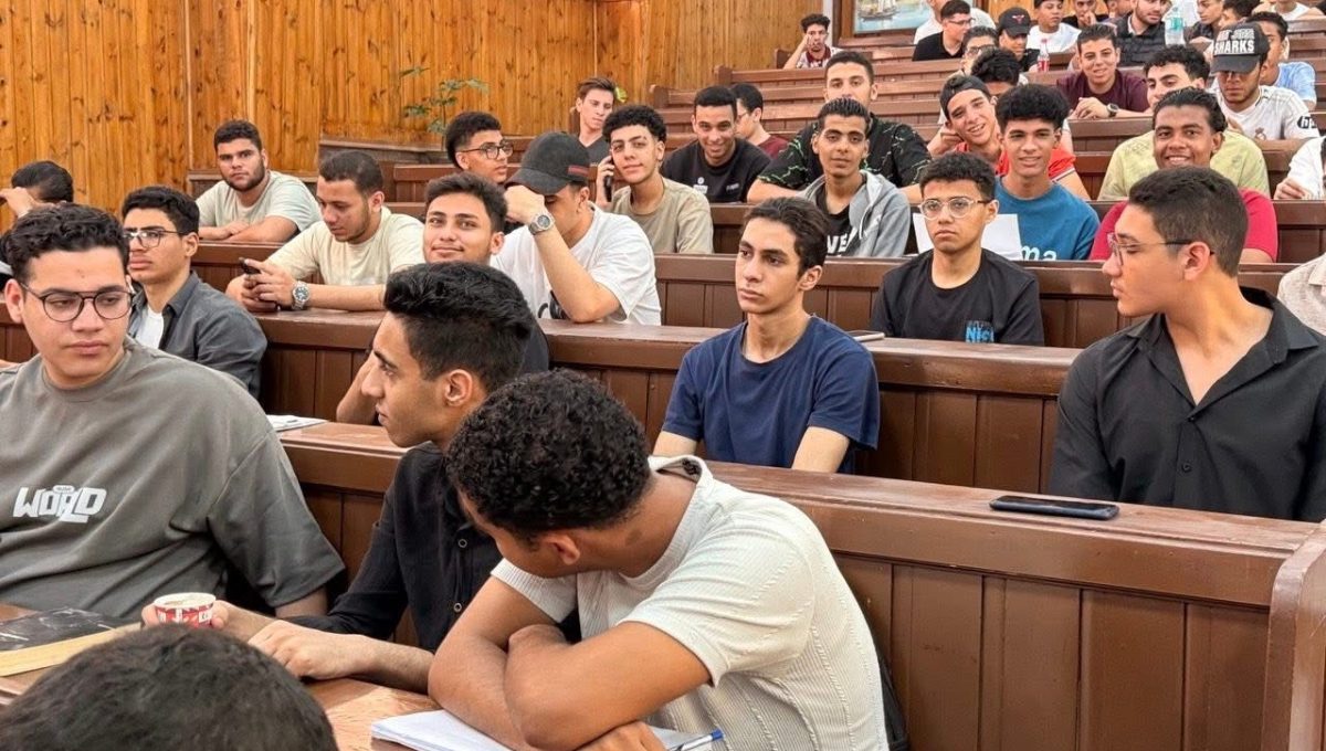 IMG 2311 القوافل التعليمية بحضور قيادات التعليم والطلاب.. القوافل التعليمية تقدم مراجعات مكثفة لطلاب الثانوية بالإسكندرية موقع في الجامعة