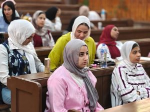 بحضور قيادات التعليم والطلاب.. القوافل التعليمية تقدم مراجعات مكثفة لطلاب الثانوية بالإسكندرية 6 IMG 2312 القوافل التعليمية بحضور قيادات التعليم والطلاب.. القوافل التعليمية تقدم مراجعات مكثفة لطلاب الثانوية بالإسكندرية موقع في الجامعة