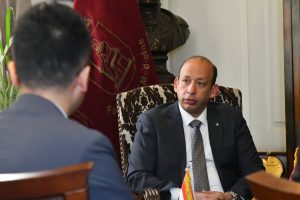قصر العيني يبحث التعاون مع شركة 