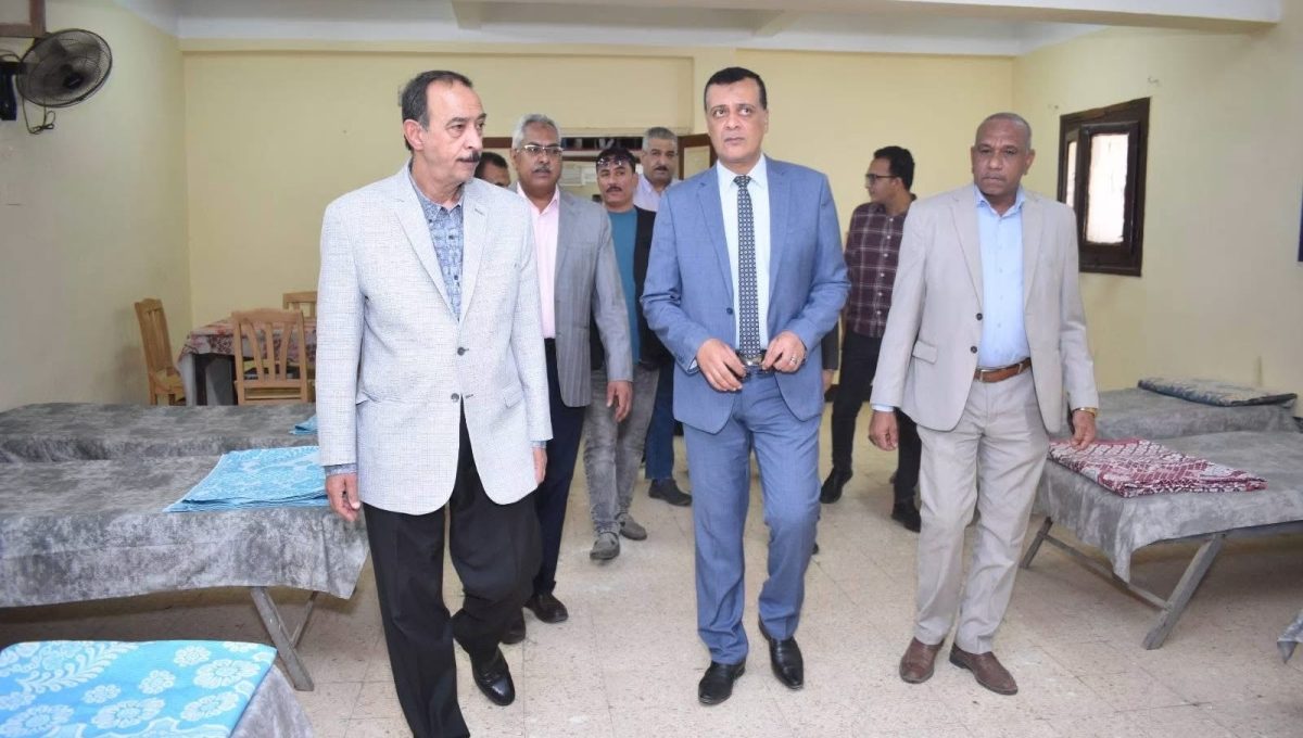 IMG 2529 محافظ سوهاج يتفقد استراحات المراقبين قبل انطلاق الثانوية العامة 2026.. محافظ سوهاج يتفقد استراحات المراقبين ويطمئن على جاهزيتها موقع في الجامعة