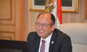 IMG 3078 رئيس جامعة العاصمة يهنئ منتخب مصر رئيس جامعة العاصمة يهنئ منتخب مصر بعد الفوز الأول في كأس العالم 2026 موقع في الجامعة