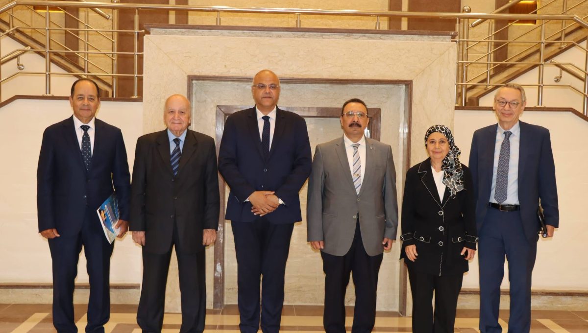 IMG 3084 مجلس أمناء جامعة الإسكندرية الأهلية مجلس أمناء جامعة الإسكندرية الأهلية يقر إنشاء برنامج “علوم التمريض” ويستعرض خطط التطوير للعام الجديد موقع في الجامعة