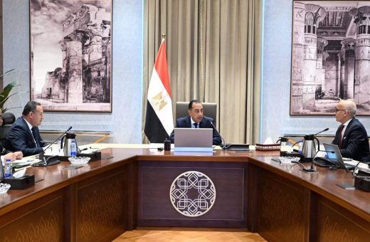 IMG 3103 التعليم العالي ومايكروسوفت رئيس الوزراء يستعرض تطورات المدينة الطبية بعين شمس وخطط تطوير التعليم العالي موقع في الجامعة