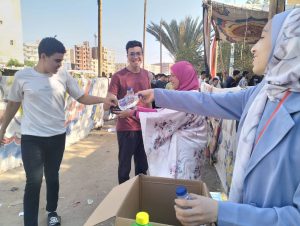 IMG 3189 الثانوية العامة بالفيوم الورود والشيكولاتة والمياه تزين لجان الثانوية العامة بالفيوم في ثاني أيام الامتحانات موقع في الجامعة