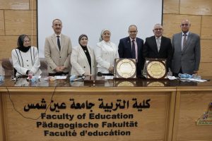 IMG 3491 3 تربية عين شمس تربية عين شمس تحتفي بتخريج أول دفعة من برنامج تطوير التدريس باللغة الإنجليزية موقع في الجامعة