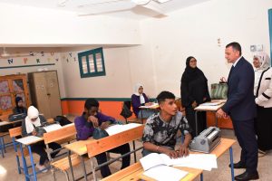 IMG 3838 امتحانات الثانوية العامة 2026 محافظ أسوان يتابع امتحانات الثانوية العامة 2026 ويؤكد: الامتحانات تسير في أجواء مطمئنة موقع في الجامعة