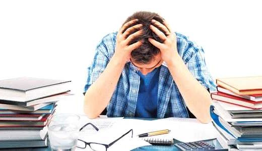 IMG 3953 كيمياء لغات لطلاب الثانوية العامة بعد وفاة طالبة بامتحان العربي.. تحذير طبي عاجل من آثار القلق الشديد على طلاب الثانوية العامة موقع في الجامعة