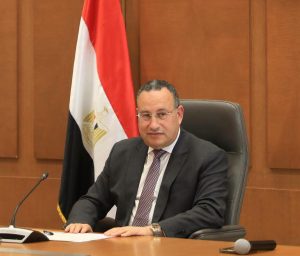 IMG 4083 وزير التعليم العالي وزير التعليم العالي يهنئ جامعة المنصورة بمناسبة اكتشاف علمي عالمي جديد في الحفريات الفقارية موقع في الجامعة
