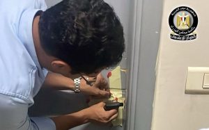 العيادة غير مرخصة وتضم أدوية مجهولة المصدر.. ضبط صيدلانية تنتحل صفة طبيب بشري بالشيخ زايد 3 ضبط صيدلانية تنتحل صفة طبيب بشري بالشيخ زايد