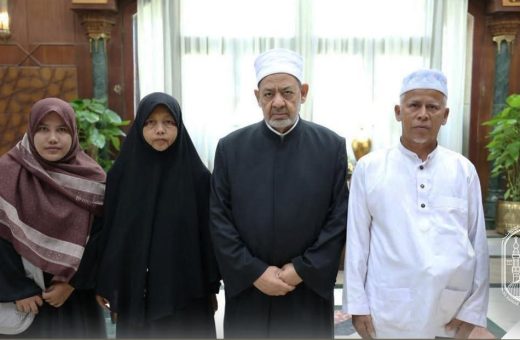 شيخ الأزهر يتكفّل بعلاج طالب تايلاندي بعد دخوله في غيبوبة