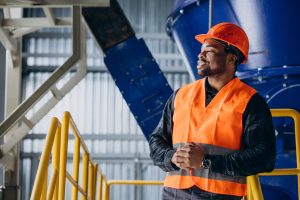 african american worker standing uniform wearing safety hat factory scaled 1 مد فترة التقديم لبرنامج الكوادر الأكاديمية للمصانع مد فترة التقديم لبرنامج "الكوادر الأكاديمية للمصانع" حتى 14 يوليو.. رابط التسجيل  موقع في الجامعة