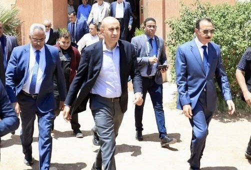 cbd8d319 8933 4b45 9b8d d6a0ccf8b85d وزير التعليم يزور روافع القصير بسوها تأكيدًا لموقع في الجامعة.. وزير التعليم من مدرسة الروافع: عدم عودة الطلاب إلا بعد تحمل ذويهم تكلفة إصلاح جميع التلفيات موقع في الجامعة