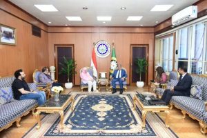 1783343440918 محافظ الدقهلية يكرّم آمال إسماعيل «العلم لا يعرف سنًا».. محافظ الدقهلية يكرّم آمال إسماعيل بعد حصولها على الدكتوراه في الـ83 موقع في الجامعة