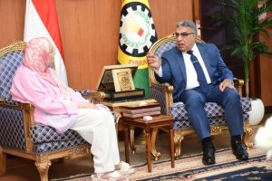 حافظ الدقهلية يكرّم آمال إسماعيل بعد حصولها على الدكتوراه في الـ83